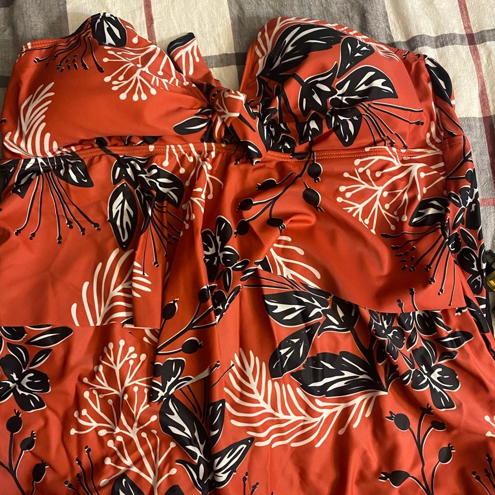 Women’s bathing suit